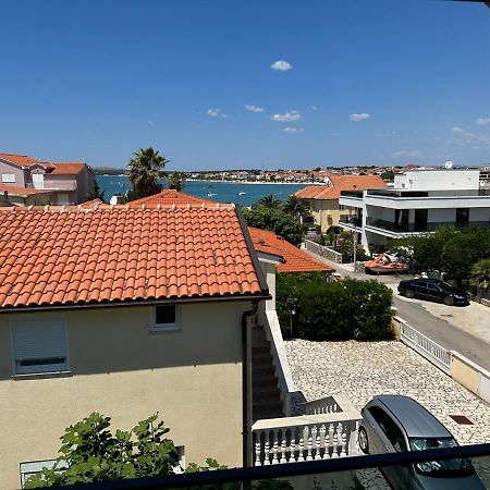 Apartment Vila Lina Vir Bagian luar foto