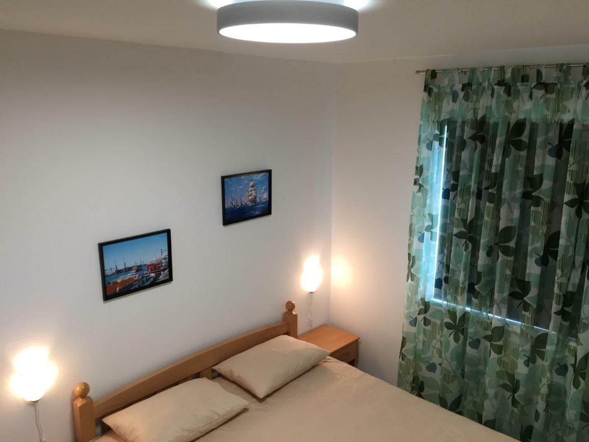 Apartment Vila Lina Vir Bagian luar foto